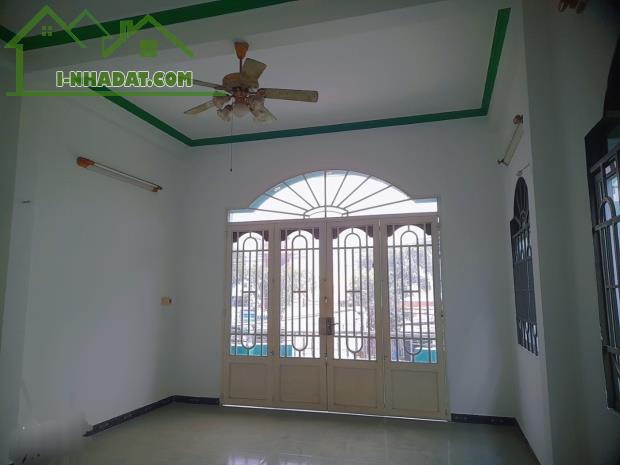 Mặt Tiền Kinh Doanh đường Tỉnh Lộ 10, 170m2 ( 5 x 34 ) 3 TẦNG đúc, chủ nhà gấp bán - 2