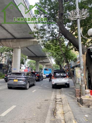 Mặt phố Cầu Giấy - Diện tích & Mặt tiền rộng - Xây khách sạn - Chỉ hơn 300 triệu/m2