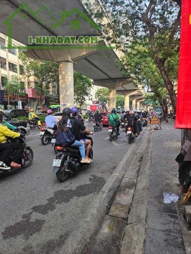 Mặt phố Cầu Giấy - Diện tích & Mặt tiền rộng - Xây khách sạn - Chỉ hơn 300 triệu/m2 - 1