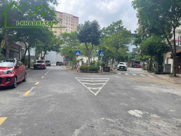 Chính chủ bán lô đất dấu giá TT5 Giang Biên, 73m2 gần đường 22m Giang Biên