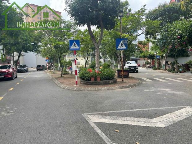 Chính chủ bán lô đất dấu giá TT5 Giang Biên, 73m2 gần đường 22m Giang Biên - 4