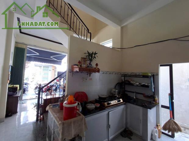 Nhà Mặt Tiền Kiến Thiết - phường Phước Hòa thành phố Nha Trang .
Diện tích 47m - Giá bán - 2