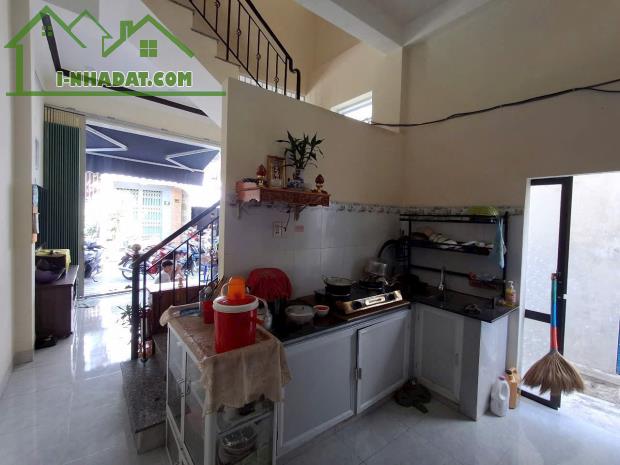 Nhà Mặt Tiền Kiến Thiết - phường Phước Hòa thành phố Nha Trang .
Diện tích 47m - Giá bán - 3