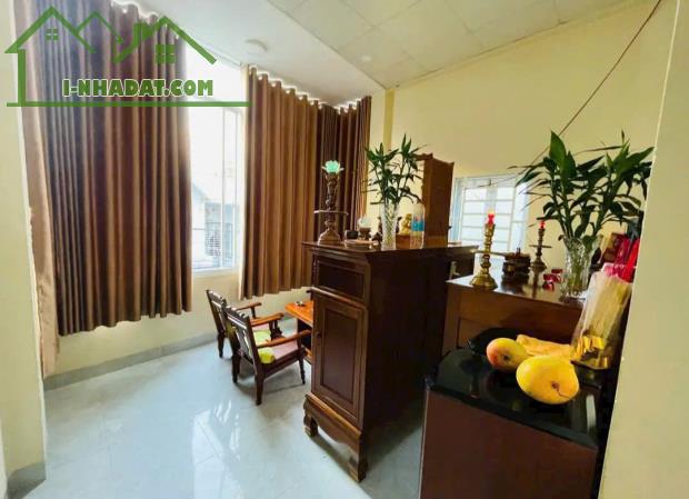 Nhà Mặt Tiền Kiến Thiết - phường Phước Hòa thành phố Nha Trang .
Diện tích 47m - Giá bán - 4