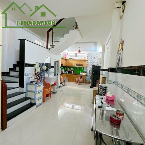 Chị chủ cần bán căn nhà đầy tâm huyết dt 80m2 ở hẻm 1/xẹc đường huỳnh văn trí bình chánh - 2