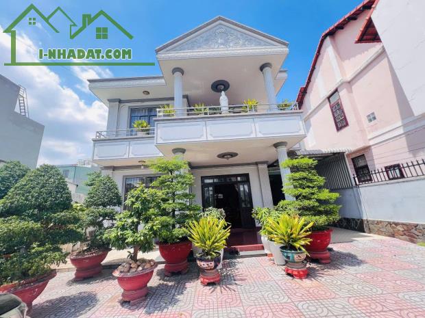 BIỆT THỰ MẶT TIỀN TRƯƠNG VĂN THÀNH, DT 415M²(NGANG 13M), KINH DOANH ĐỈNH