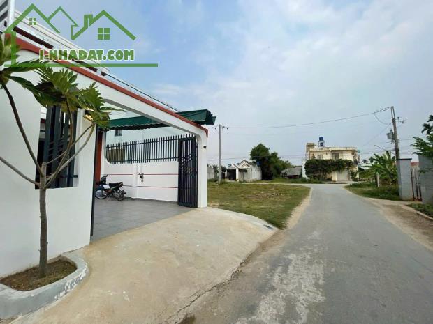 BÁN NHÀ NGAY KV4 THỊ TRẤN ĐỨC HÒA DT 5X23 GIẢM 100TR CHỐT 2TY250 SHR ĐẤT ODT. LH