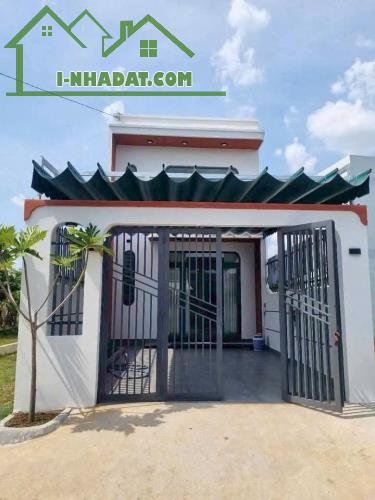 BÁN NHÀ NGAY KV4 THỊ TRẤN ĐỨC HÒA DT 5X23 GIẢM 100TR CHỐT 2TY250 SHR ĐẤT ODT. LH - 1