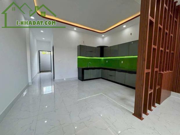 BÁN NHÀ NGAY KV4 THỊ TRẤN ĐỨC HÒA DT 5X23 GIẢM 100TR CHỐT 2TY250 SHR ĐẤT ODT. LH - 4