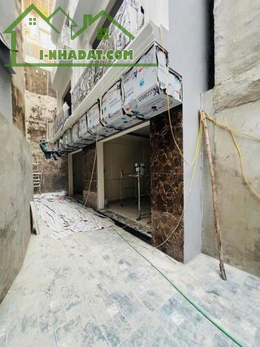 NHÀ MỚI TÔN ĐỨC THẮNG - ĐỐNG ĐA FULL NỘI THẤT 35M2, 5 tầng, mặt tiền 5.2m,7.6 tỷ.