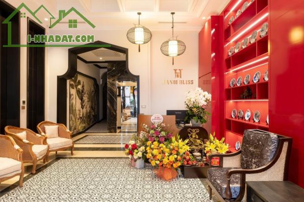SIÊU PHẨM KHÁCH SẠN MẶT PHỐ CỔ 216 TỶ MẶT TIỀN 5.2M DOANH THU KHỦNG