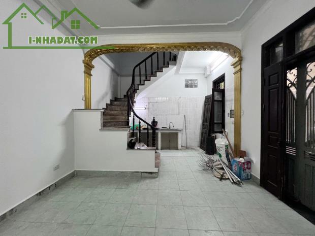 BÁN NHÀ LÔ GÓC QUẬN ĐỐNG ĐA – 5 TẦNG DÂN XÂY CỰC CHẮC – 7.9 tỷ - 1