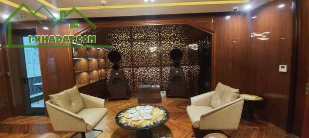 BÁN NHÀ TRUNG KÍNH – PHÂN LÔ Ô TÔ TRÁNH – FULL NỘI THẤT GỖ HƯƠNG – GIÁ ĐẸP