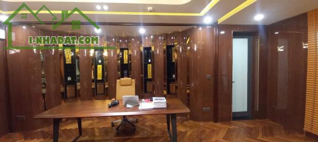 BÁN NHÀ TRUNG KÍNH – PHÂN LÔ Ô TÔ TRÁNH – FULL NỘI THẤT GỖ HƯƠNG – GIÁ ĐẸP - 1