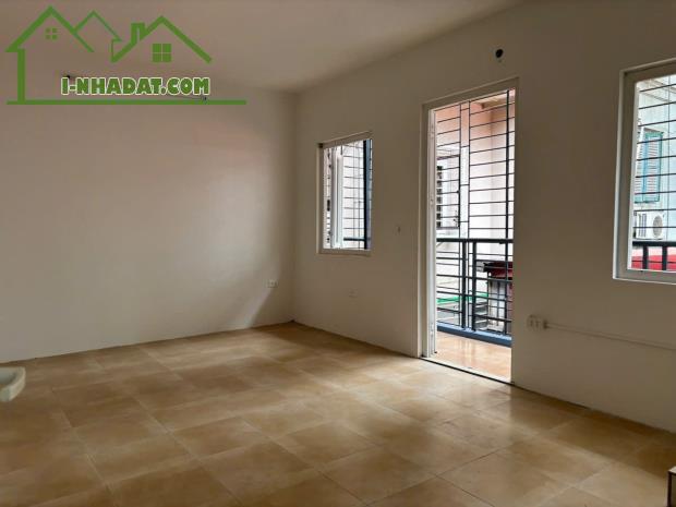 Cho thuê nhà ngõ Bà Triệu, Hai Bà Trưng 3 tầng x 35m2, 2 ngủ, 2 vệ sinh, 13 Triệu/th - 4