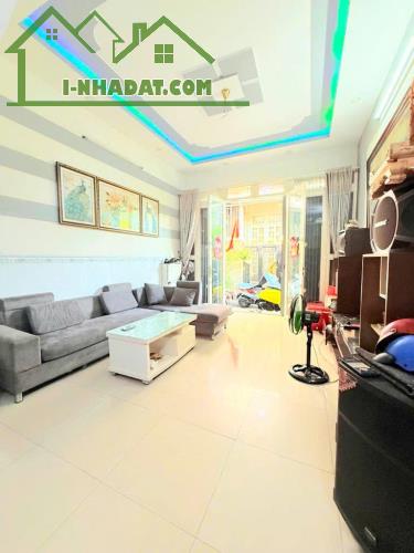 Chủ nợ ngân hàng cần bán gấp nhà Hương lộ 11, Bình Chánh, 60m, Giá 1,9 Tỷ