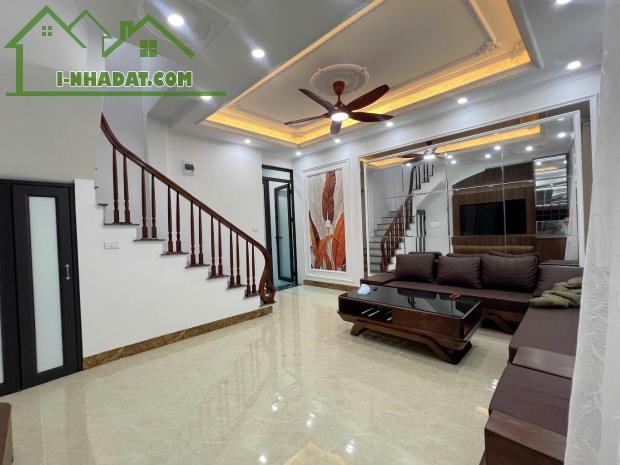 TRUNG TÂM CẦU GIẤY - CÁCH Ô TÔ 10M - SÁT HỒ MÁT RƯỢI - 6 TẦNG MỚI ĐẸP - NỞ HẬU - 34M2 - HƠ