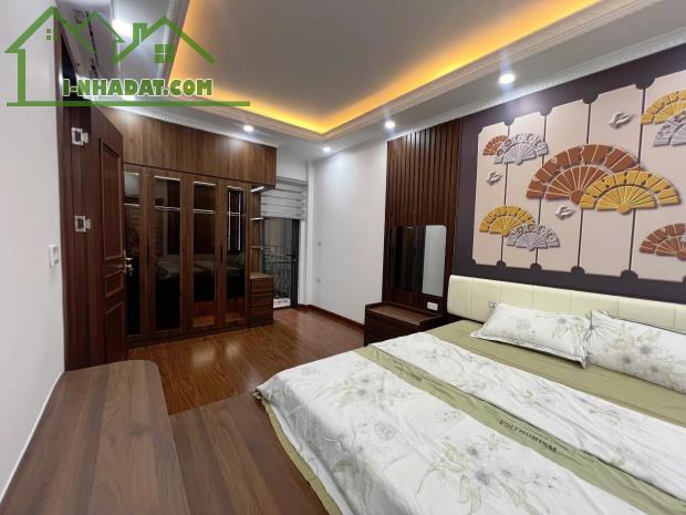 TRUNG TÂM CẦU GIẤY - CÁCH Ô TÔ 10M - SÁT HỒ MÁT RƯỢI - 6 TẦNG MỚI ĐẸP - NỞ HẬU - 34M2 - HƠ - 2