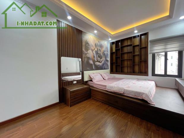 TRUNG TÂM CẦU GIẤY - CÁCH Ô TÔ 10M - SÁT HỒ MÁT RƯỢI - 6 TẦNG MỚI ĐẸP - NỞ HẬU - 34M2 - HƠ - 3