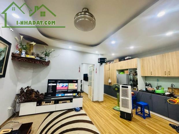 Bán căn hộ TT Lạc Trung - nhà thoáng mát rộng rãi , dt 80M giá 4.8 tỷ sổ đỏ chính chủ