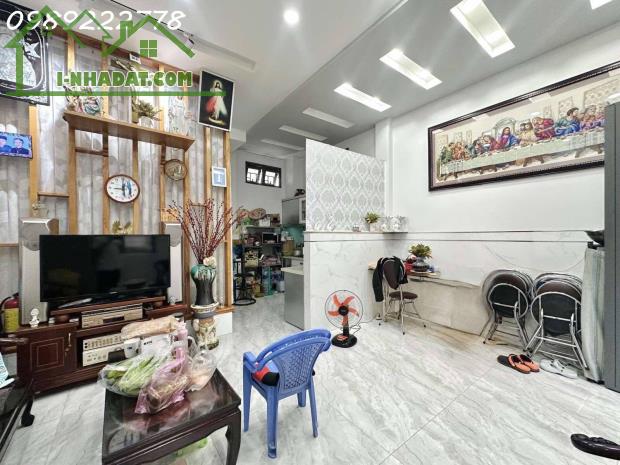NHIÊU TỨ, P7,- TRỆT, 3 LẦU + ST TRƯỚC - 37M2 (5x7) NỞ HẬU - RẤT GẦN MẶT TIỀN - 1