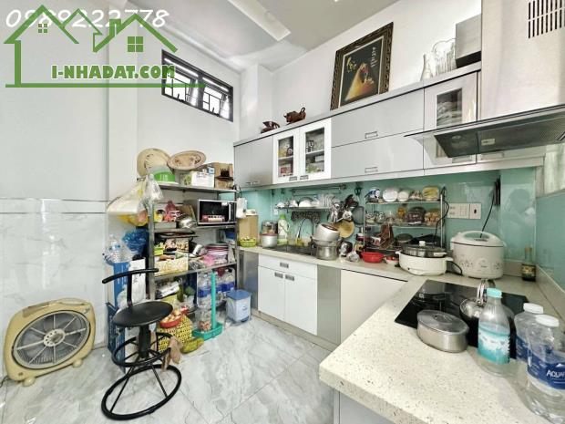 NHIÊU TỨ, P7,- TRỆT, 3 LẦU + ST TRƯỚC - 37M2 (5x7) NỞ HẬU - RẤT GẦN MẶT TIỀN - 2