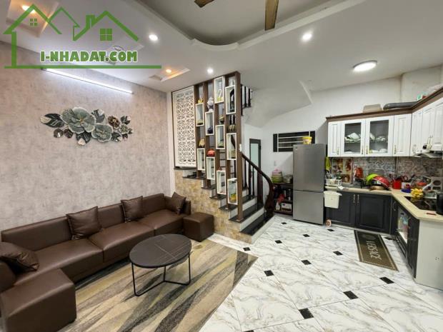 NHÀ TÂY SƠN, ĐỐNG ĐA, GẦN PHỐ, Ô TÔ QUA NHÀ, CHỈ 15.6 TỶ - 2