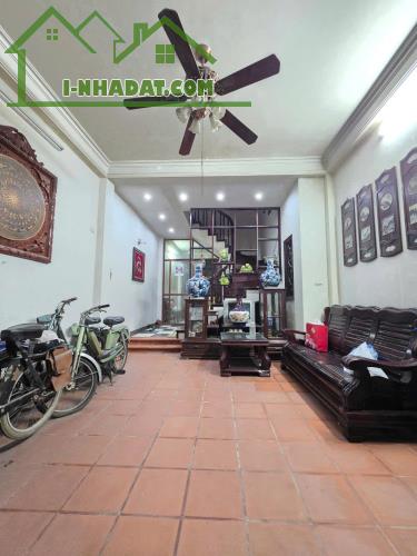 Bán nhà riêng Phố Bạch MAi - 58m2 x 4 Tầng - mặt tiền 5m - Nhà gần phố, khu vực trung tâm
