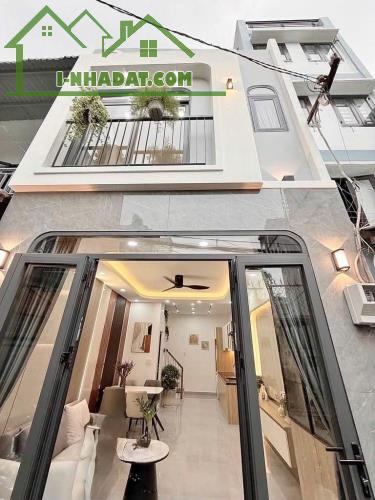 Cần tiền bán rẻ nhà mới đẹp Hàn Hải Nguyên F8  quận 11 ,giá chỉ 2tỷ 750