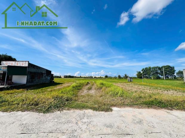 Bán 2450m2 đất thổ cư Tân Tiến, thị xã LaGi gần Biển giá ngộp - 1