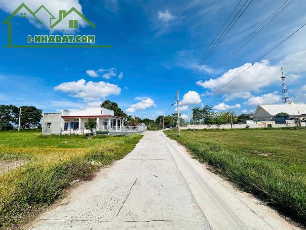 Bán 2450m2 đất thổ cư Tân Tiến, thị xã LaGi gần Biển giá ngộp - 2