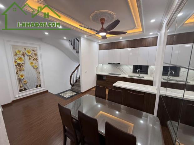 HIẾM! BÁN NHÀ NGÕ CẦU GIẤY 6 TẦNG MT4M CÁCH MẶT PHỐ 10M - NỞ HẬU - 3