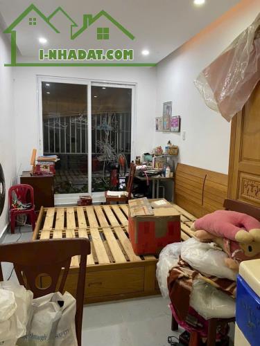 5 TỶ NHÀ TÂN BÌNH HẺM LỚN THÔNG THOÁNG- NGAY CHỢ PHẠM VẶN HAI - 40M2 2 LẦU 3PN MỚI - 3