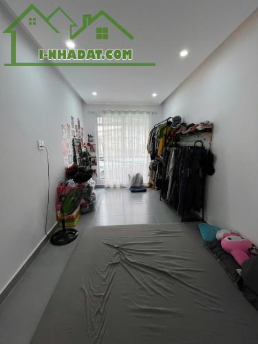 5 TỶ NHÀ TÂN BÌNH HẺM LỚN THÔNG THOÁNG- NGAY CHỢ PHẠM VẶN HAI - 40M2 2 LẦU 3PN MỚI - 4