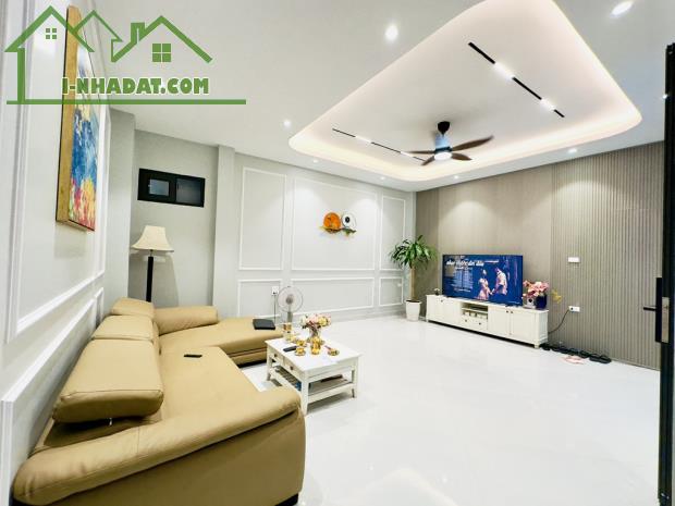 SIÊU PHẨM– NHÀ LÔ GÓC 8M MẶT PHỐ MINH KHAI – 5 TẦNG THANG MÁY – Ở NGAY 50M2 – 10 TỶ