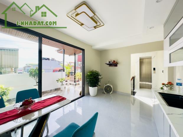 SIÊU PHẨM– NHÀ LÔ GÓC 8M MẶT PHỐ MINH KHAI – 5 TẦNG THANG MÁY – Ở NGAY 50M2 – 10 TỶ - 2