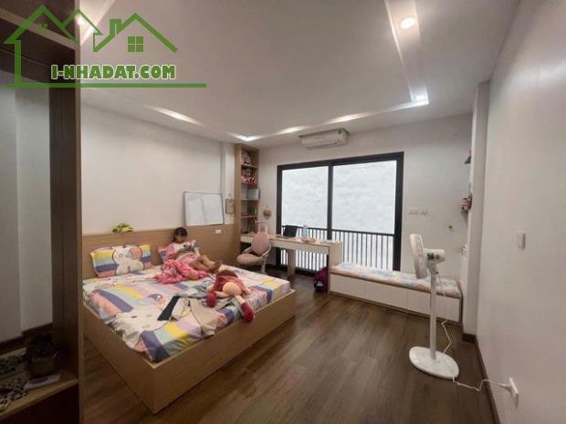 Bán gấp siêu phẩm nhà Cầu Giấy - Gần Ô tô đỗ- 41m2 – 4 Tầng – Giá chỉ 8 tỷ.v - 2