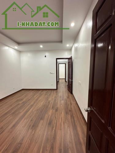 BÁN RẤT GẤP NHÀ PHỐ VĂN CAO THUỴ KHUÊ TÂY HỒ 50M 5 TẦNG NHỈNH 10 TỶ VIEW HỒ SÁT PHỐ - 2