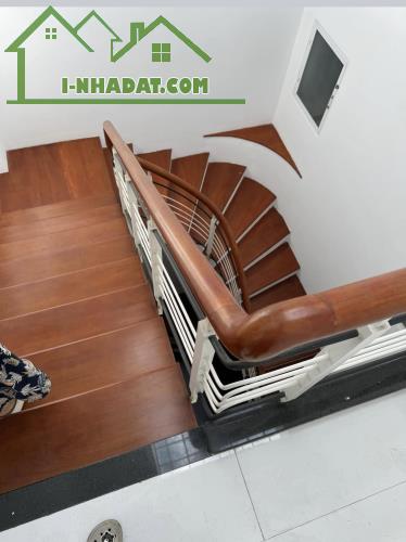 - Nhà lô góc kinh doanh Cfe, 2,5 tầng, phong Sắc, Khuê Trung, đi bộ vài phút tới Công - 1