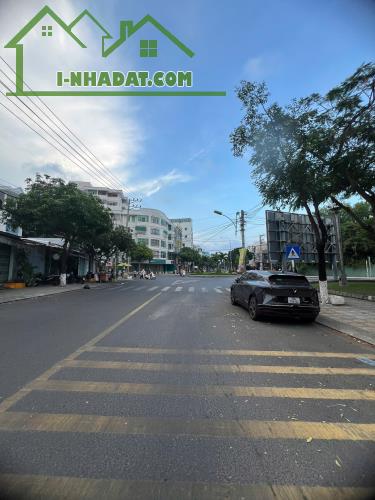 Nhà phố mặt tiền đường lớn–Dã Tượng–Đối diện công viên,bùng binh Hoàng Sa – Giá đầu tư