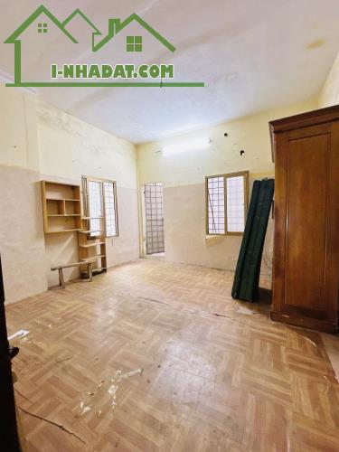 BÁN NHÀ RIÊNG 3 TẦNG – GỐC ĐỀ – 26M2 – GIÁ 2.8 TỶ – TRUNG TÂM CHỢ HOÀNG MAI - 2
