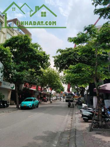 CHỦ GIẢM 300TR GIÁ 8,8 TỶ THANG MÁY, 30M RA MẶT PHỐ O OTO TRÁNH, DÒNG TIỀN 40TR/ THÁNG