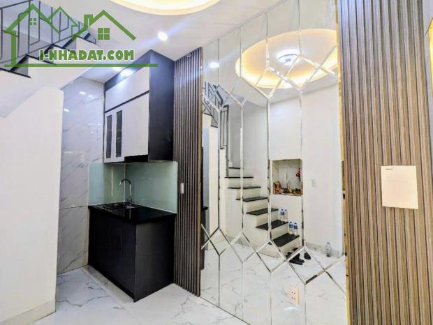 BÁN NHÀ 4 TẦNG - ĐÊ LA THÀNH - Ô CHỢ DỪA, ĐỐNG ĐA, HÀ NỘI - GIÁ CHỈ 2 TỶ X - SỔ ĐỎ CHÍNH - 1