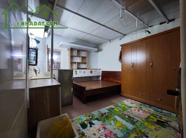 Cho thuê căn hộ tập thể phố Ngọc Hà, Ba Đình, 60m2 sẵn nội thất ô tô đỗ cầu thang gần phố - 1