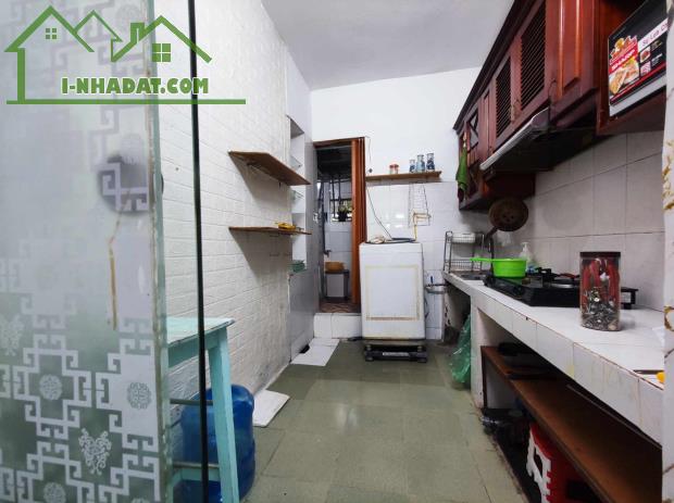 Cho thuê căn hộ tập thể phố Ngọc Hà, Ba Đình, 60m2 sẵn nội thất ô tô đỗ cầu thang gần phố - 2