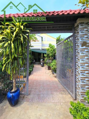 Kinh Khủng Khiếp, Nhà Dt 200m2, ngang 6, Mặt Tiền, Quận 9, Giá chỉ 2.95ty