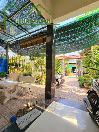 Kinh Khủng Khiếp, Nhà Dt 200m2, ngang 6, Mặt Tiền, Quận 9, Giá chỉ 2.95ty - 2