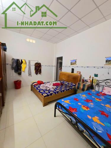 Kinh Khủng Khiếp, Nhà Dt 200m2, ngang 6, Mặt Tiền, Quận 9, Giá chỉ 2.95ty - 3
