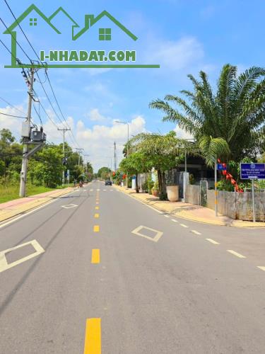 Kinh Khủng Khiếp, Nhà Dt 200m2, ngang 6, Mặt Tiền, Quận 9, Giá chỉ 2.95ty - 4