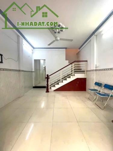 NHÀ ĐẸP GV - GIÁP NGÃ 4 QUANG TRUNG & PHAN HUY ÍCH - HXH SÁT NHÀ - 2 MT TRƯỚC SAU - 40M² - - 2